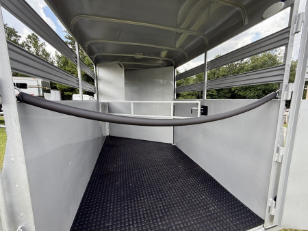 New 2026 Bee 2 Horse Durango W/DR Horse Trailer