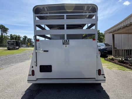 New 2026 Bee 2 Horse Durango W/DR Horse Trailer