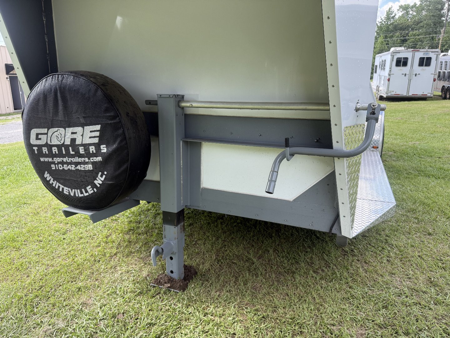 New 2024 Gore Trailers 2HS GN W/5'DR Horse Trailer