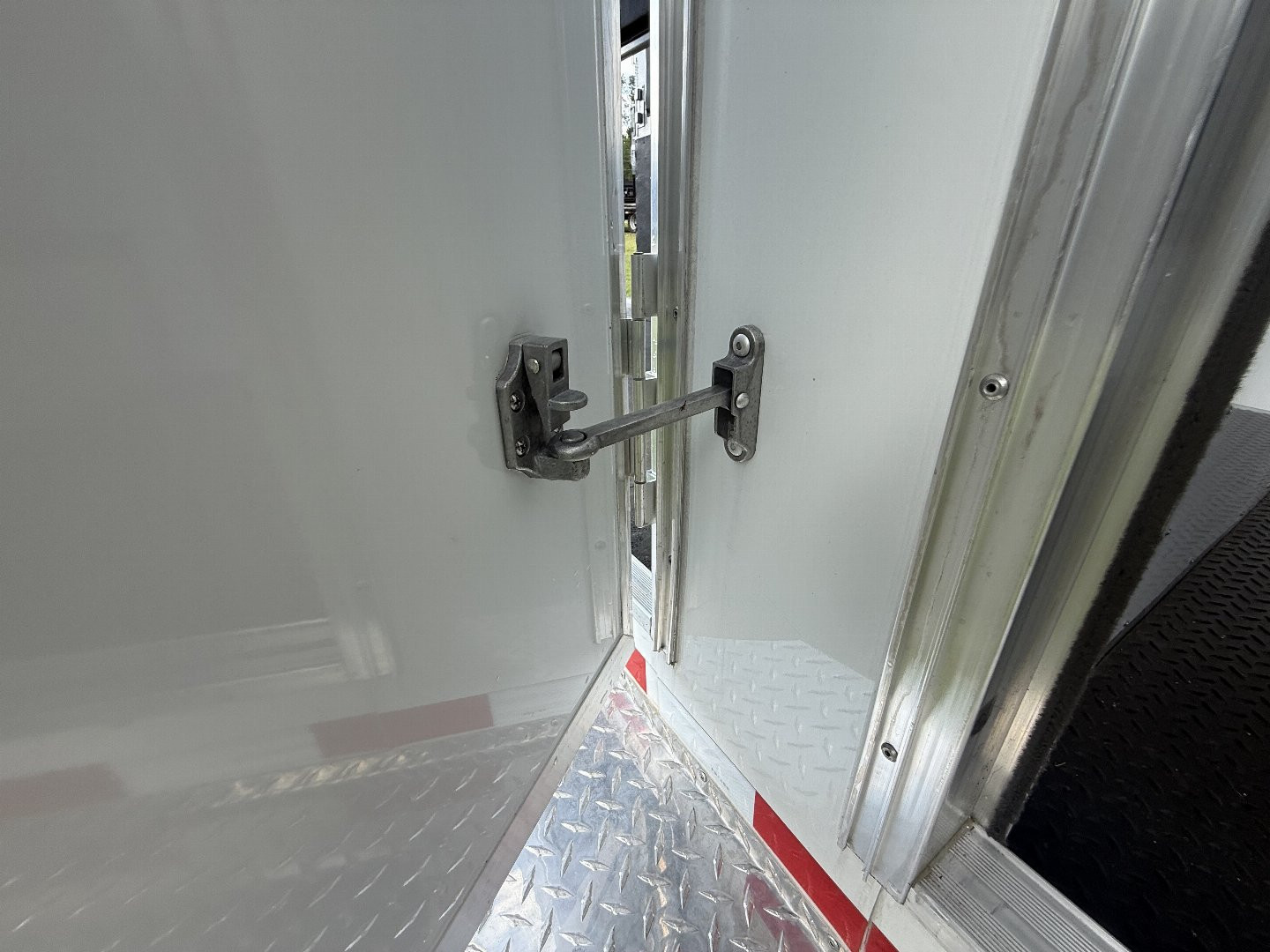 New 2024 Gore Trailers 2HS GN W/5'DR Horse Trailer