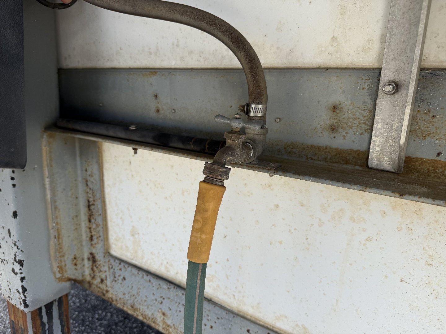 Used 2005 Gore Trailers A3SL Horse Trailer