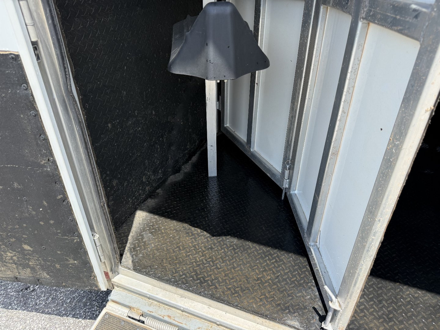 Used 2005 Gore Trailers A3SL Horse Trailer