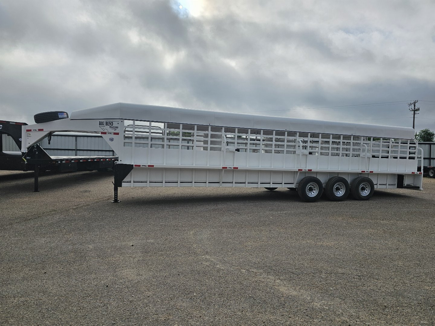 New 2025 Big Bend 6'8"X32' Stock / Stock Combo Trailer