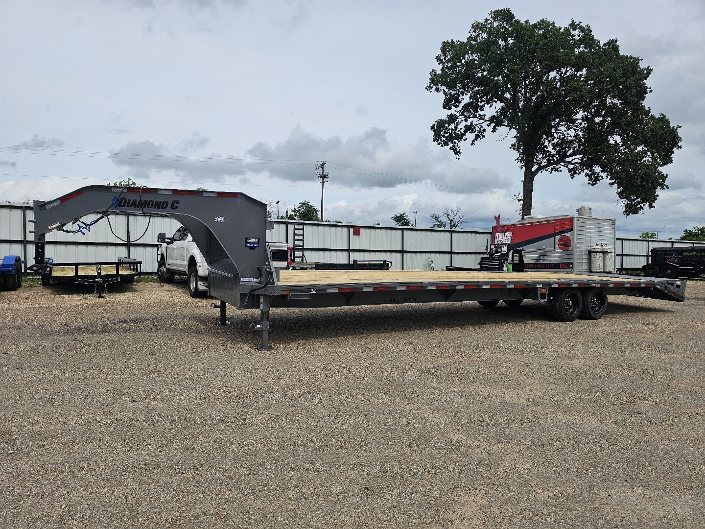 New 2025 Diamond C Trailers FMAX208 35X102 MR HS Gooseneck Bodies