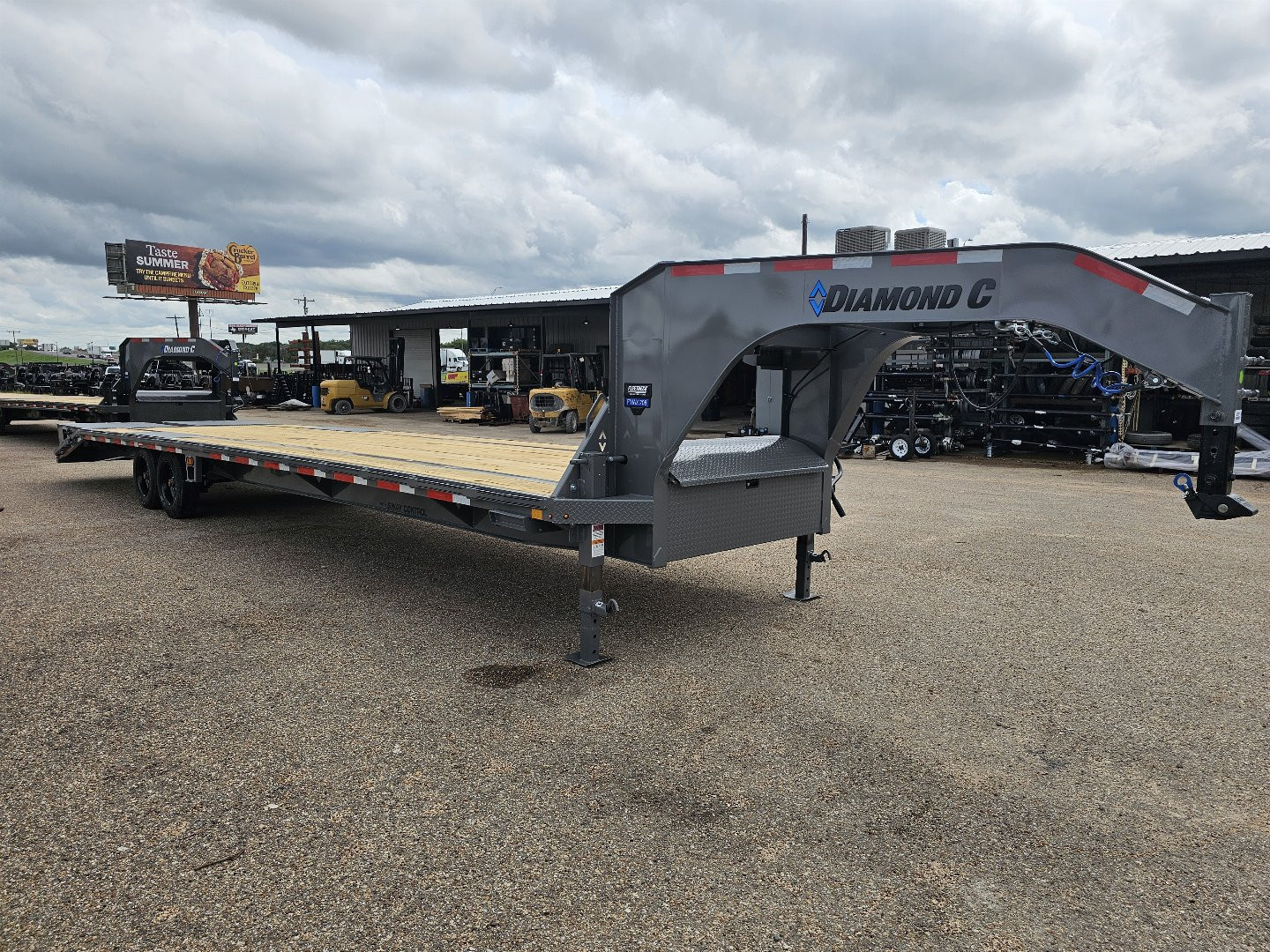 New 2025 Diamond C Trailers FMAX208 35X102 MR HS Gooseneck Bodies