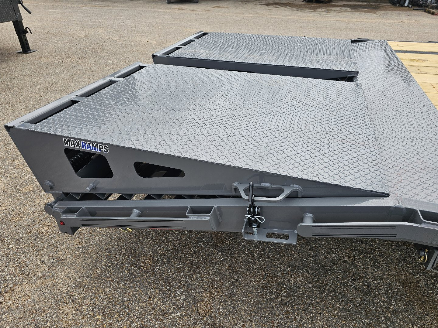 New 2025 Diamond C Trailers FMAX208 35X102 MR HS Gooseneck Bodies