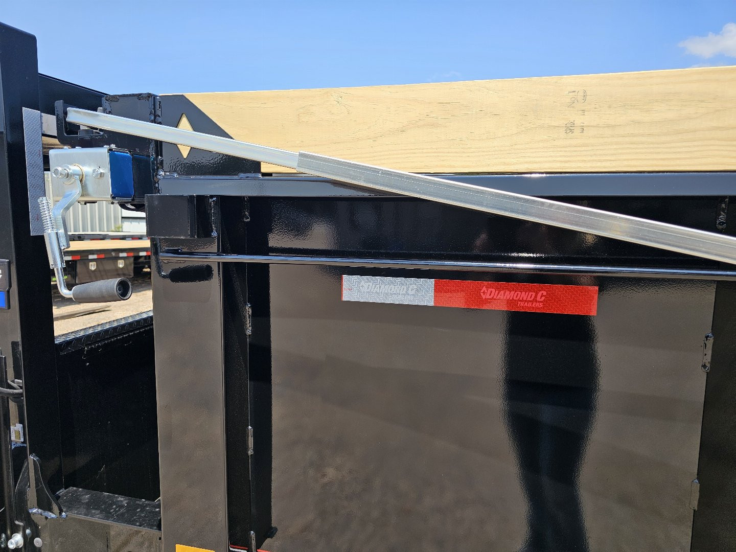 New 2025 Diamond C Trailers LPT210 16X82 GN Dump Trailer