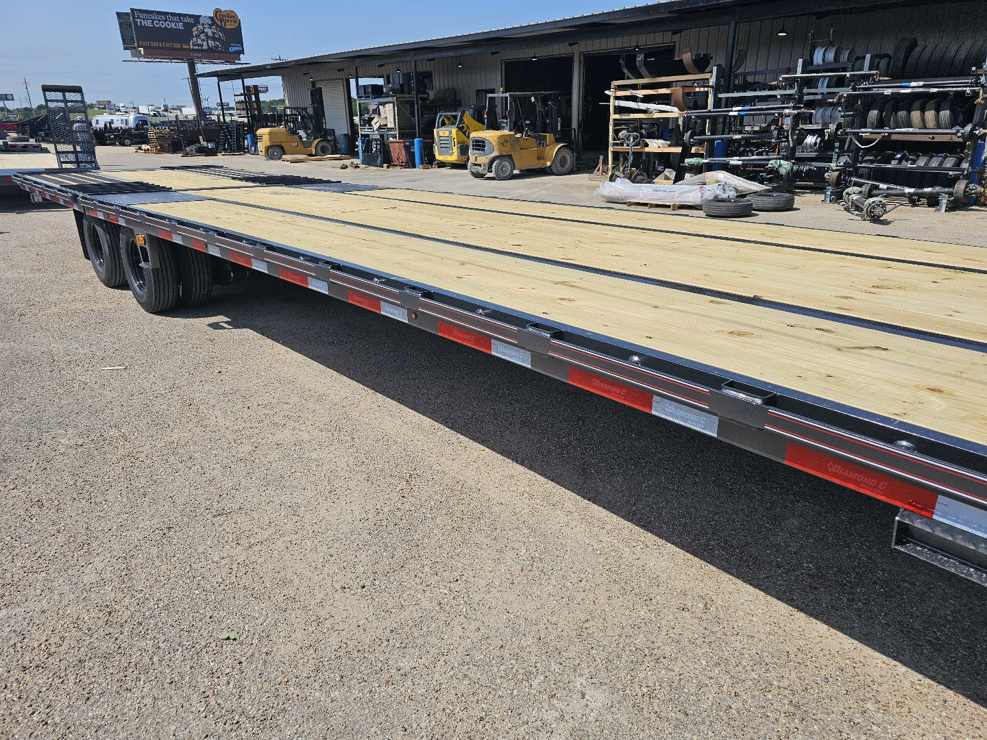 New 2025 Diamond C Trailers FMAX210 102X35HYD Flatbed Trailer