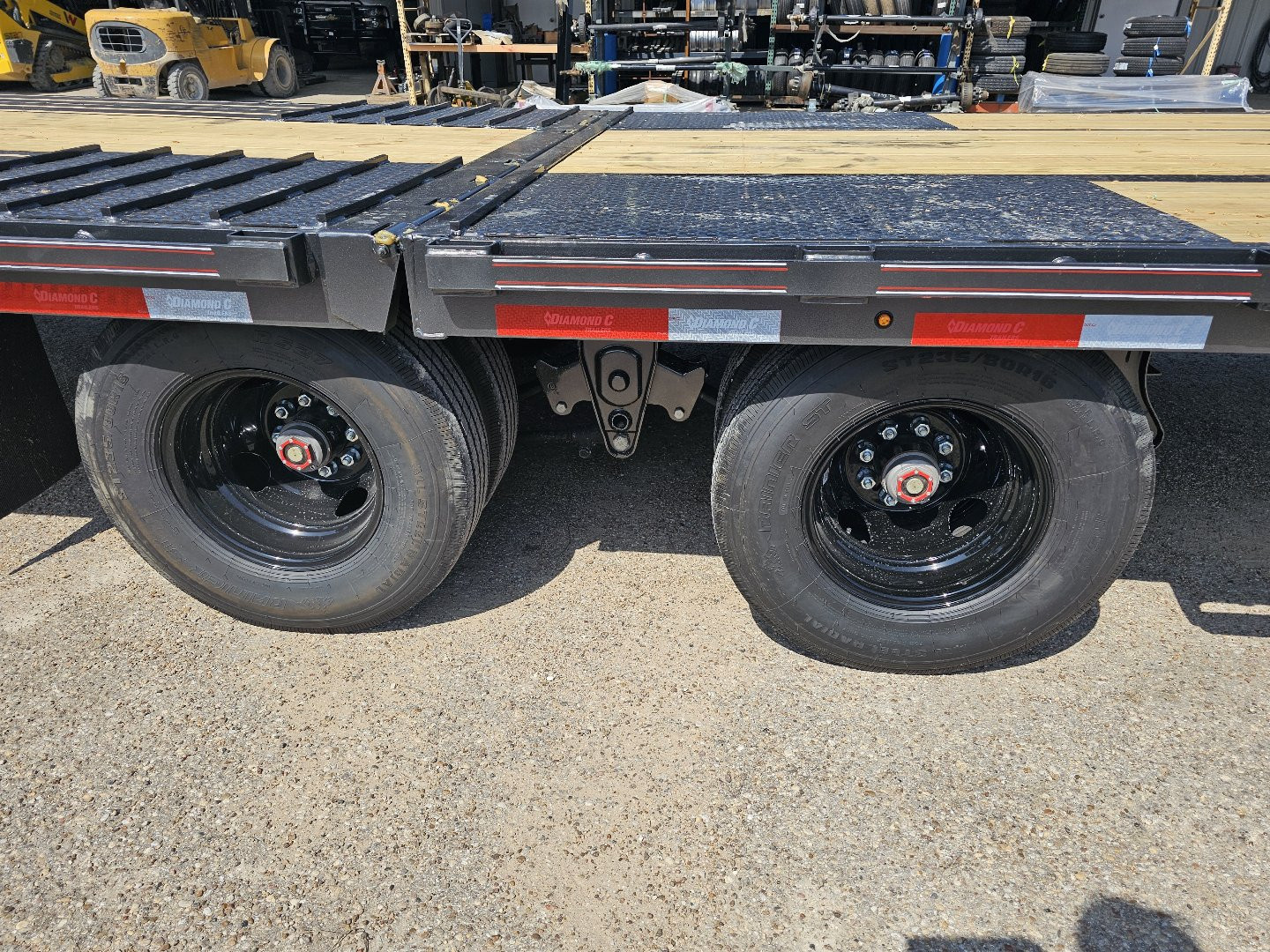 New 2025 Diamond C Trailers FMAX210 102X35HYD Flatbed Trailer