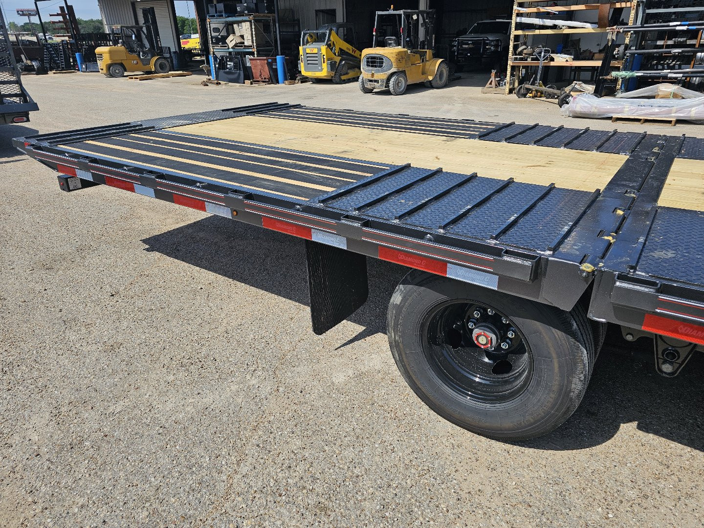 New 2025 Diamond C Trailers FMAX210 102X35HYD Flatbed Trailer