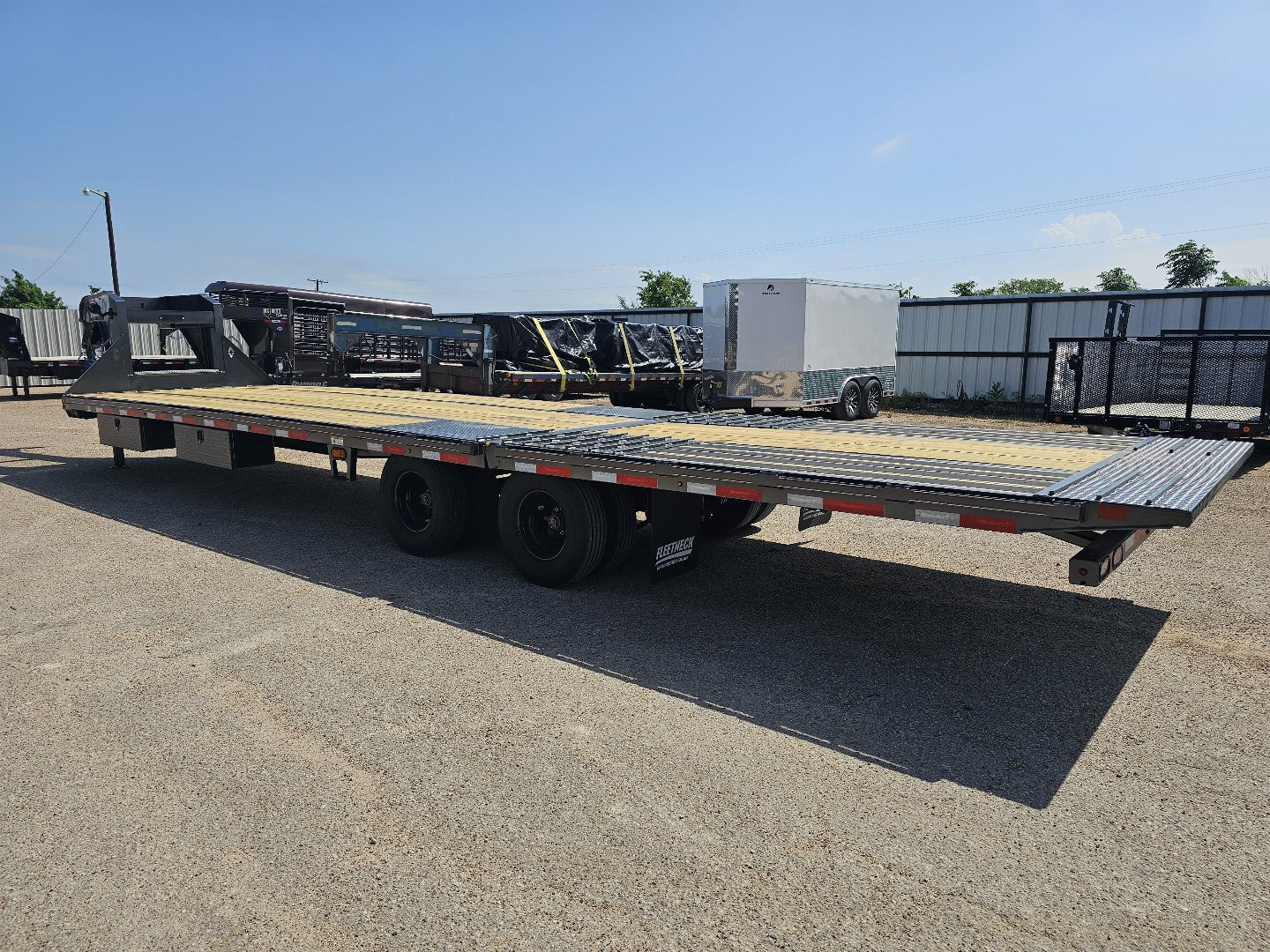 New 2025 Diamond C Trailers FMAX210 102X35HYD Flatbed Trailer