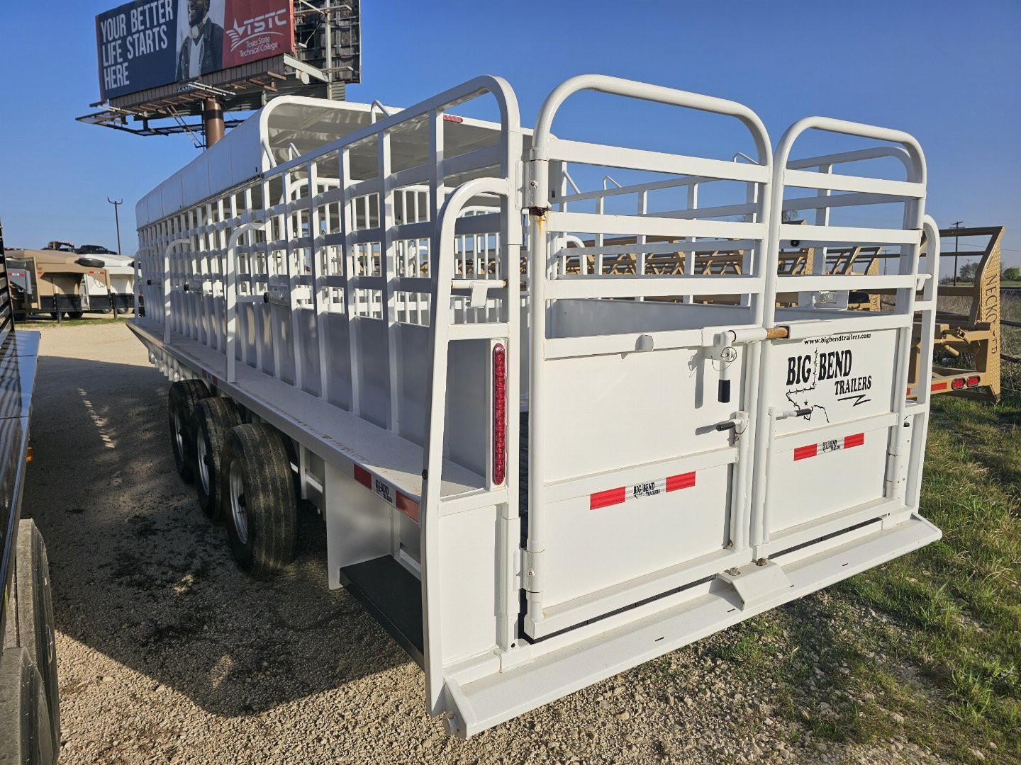 New 2025 Big Bend 6'8"X28' 3/4 TOP Stock / Stock Combo Trailer