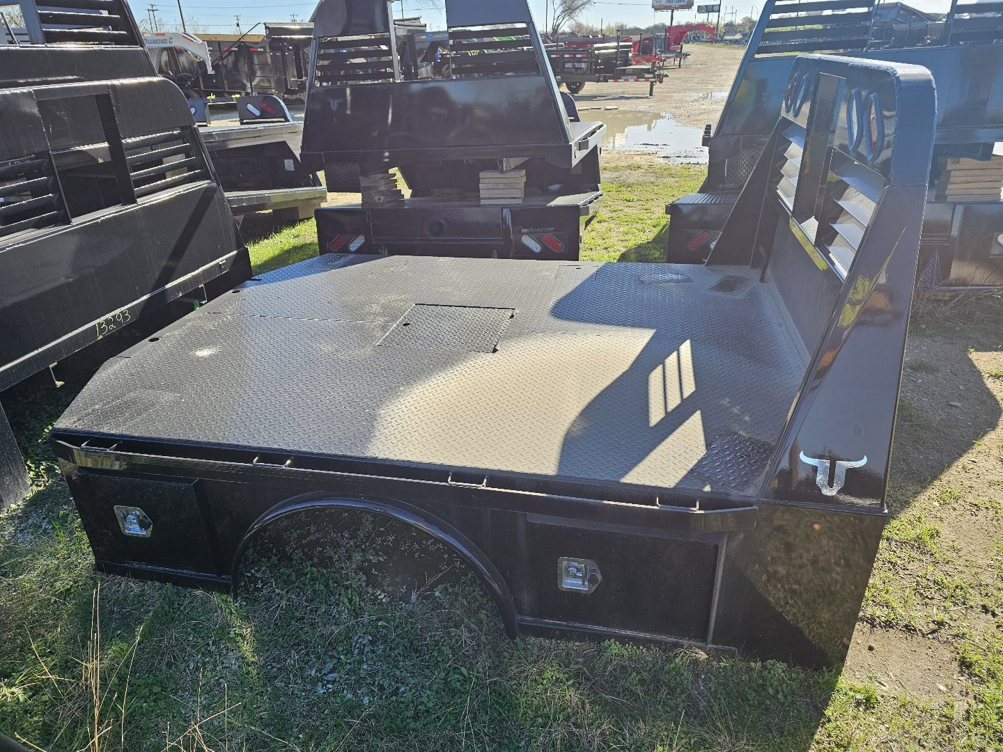 New 2023 NECKOVER SPEARBED SKIRTED SINGLE WHEEL LONG SPEARBED