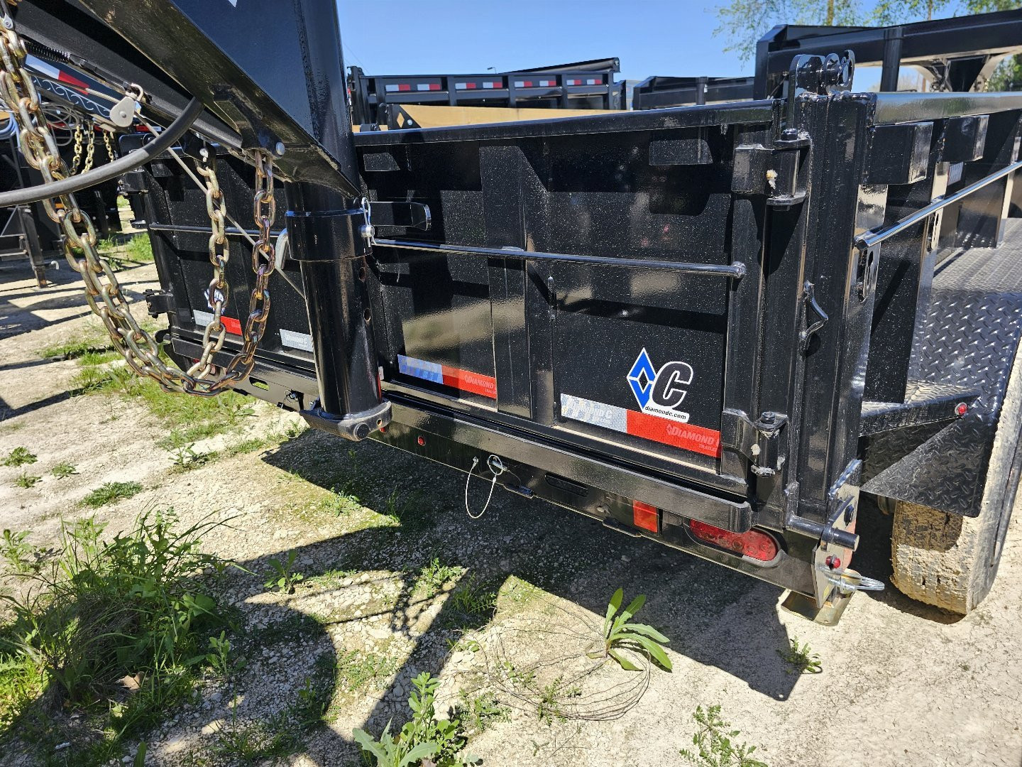 New 2023 DIAMOND C LPT210 14x82 GN DUMP TRAILER