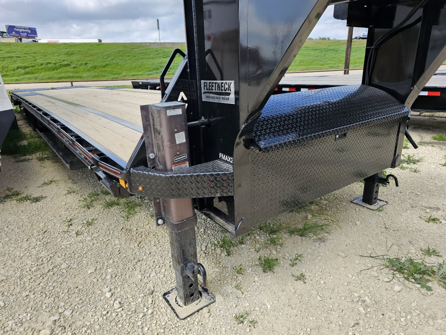 New 2023 Diamond C Trailers FMAX208 102x40 MR Gooseneck Bodies