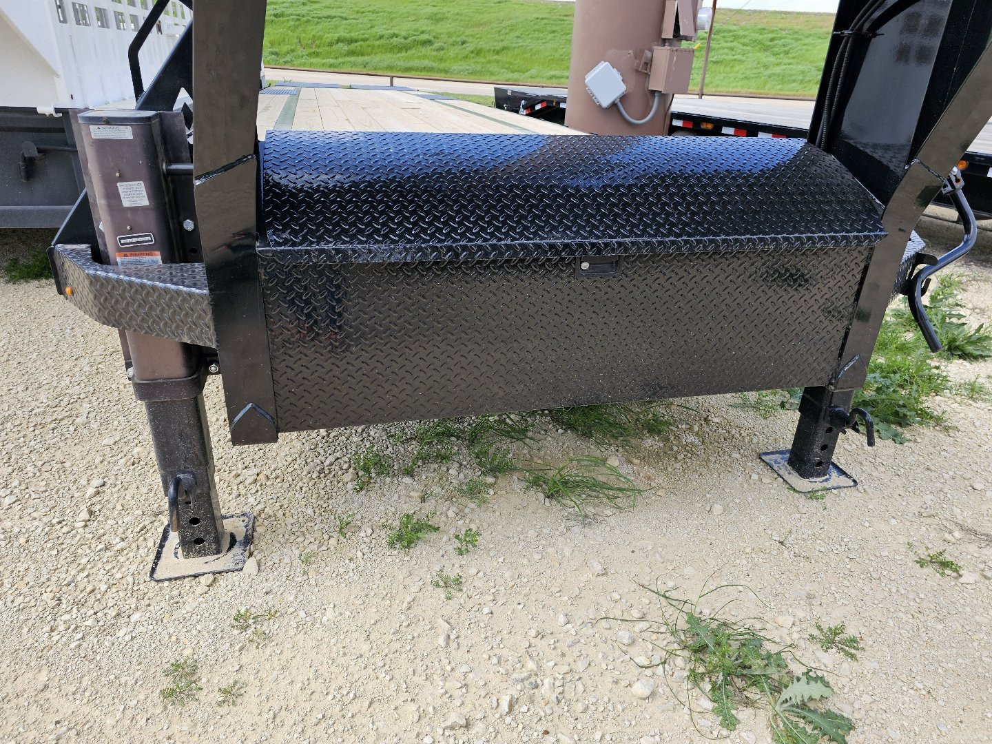 New 2023 Diamond C Trailers FMAX208 102x40 MR Gooseneck Bodies