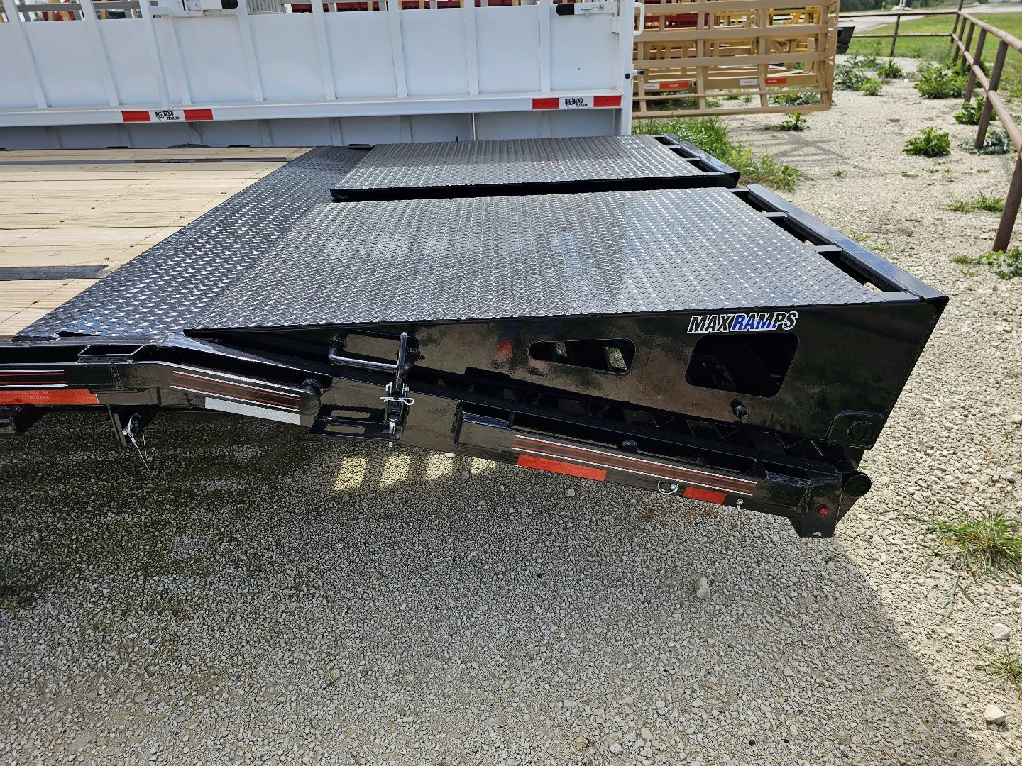 New 2023 Diamond C Trailers FMAX208 102x40 MR Gooseneck Bodies