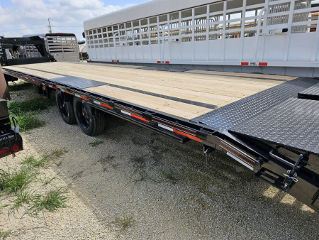 New 2023 Diamond C Trailers FMAX208 102x40 MR Gooseneck Bodies