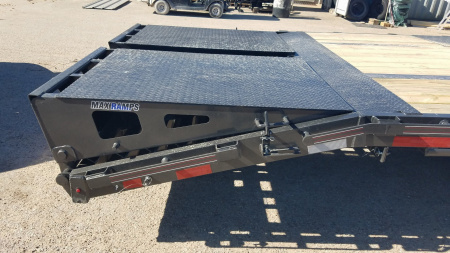 New 2023 Diamond C Trailers FMAX210SS 35x102 MR Gooseneck Bodies
