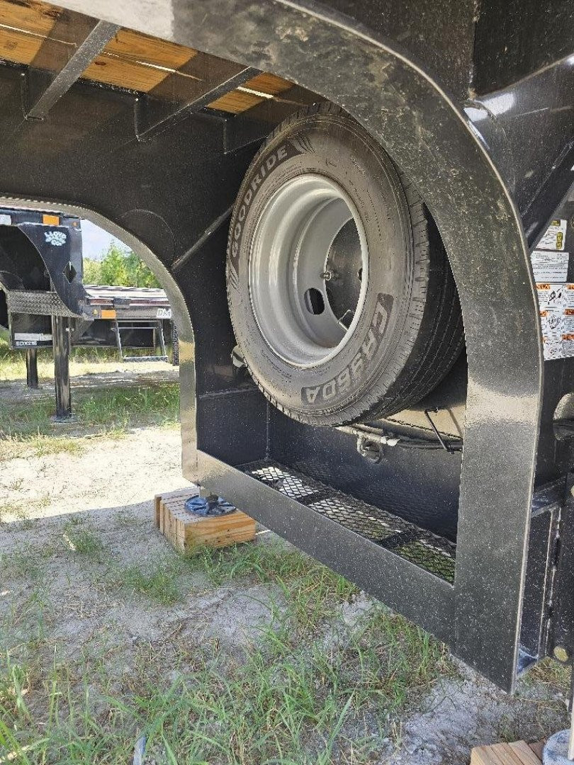 New 2024 LOAD TRAIL LP53 102X53 STEPDECK