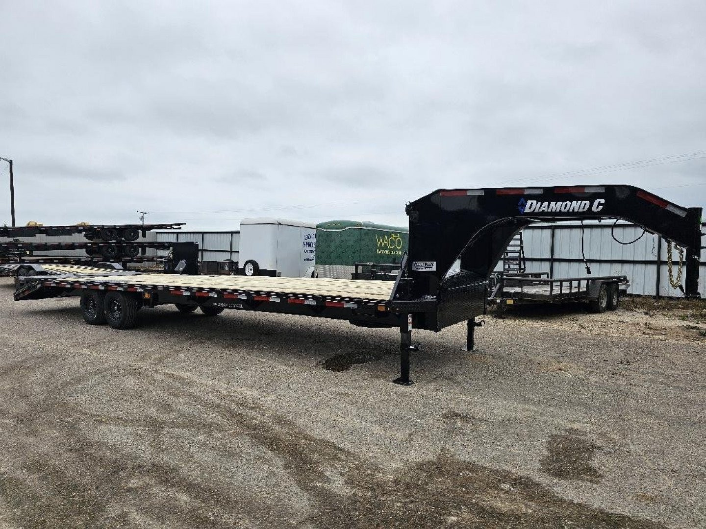 New 2024 DIAMOND C FMAX207 102X32 MR