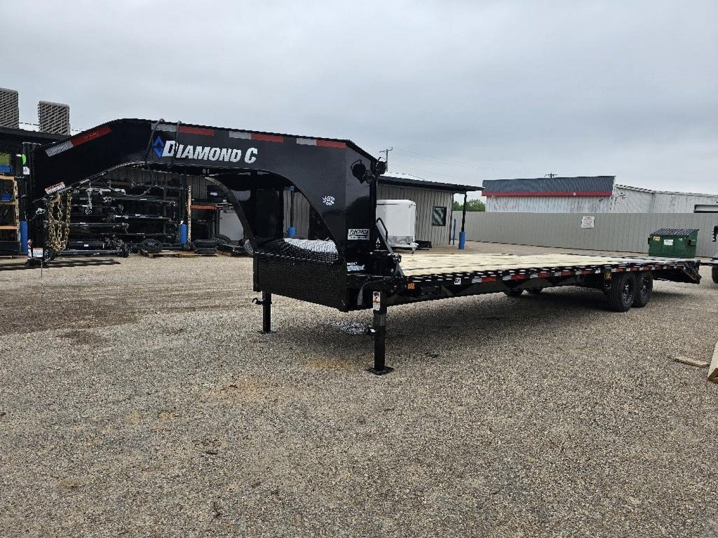 New 2024 DIAMOND C FMAX207 102X32 MR