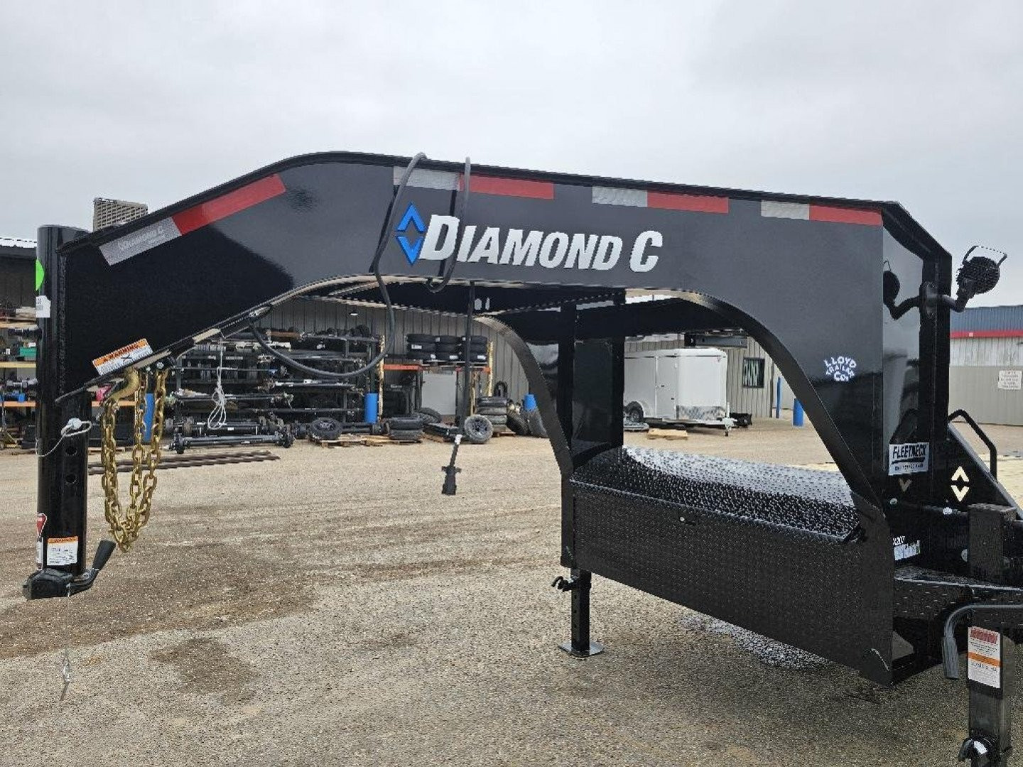 New 2024 DIAMOND C FMAX207 102X32 MR