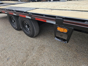 New 2024 DIAMOND C FMAX207 102X32 MR