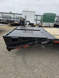 New 2024 DIAMOND C FMAX207 102X32 MR