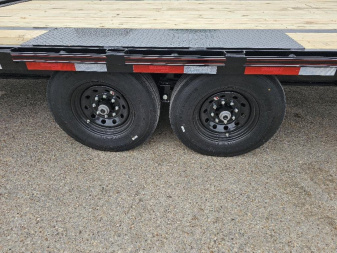 New 2024 DIAMOND C FMAX207 102X32 MR