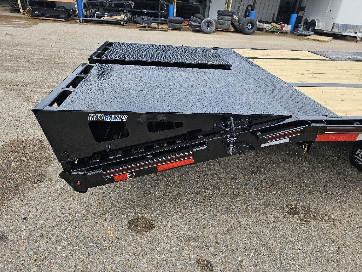 New 2024 DIAMOND C FMAX210 35X102 MR