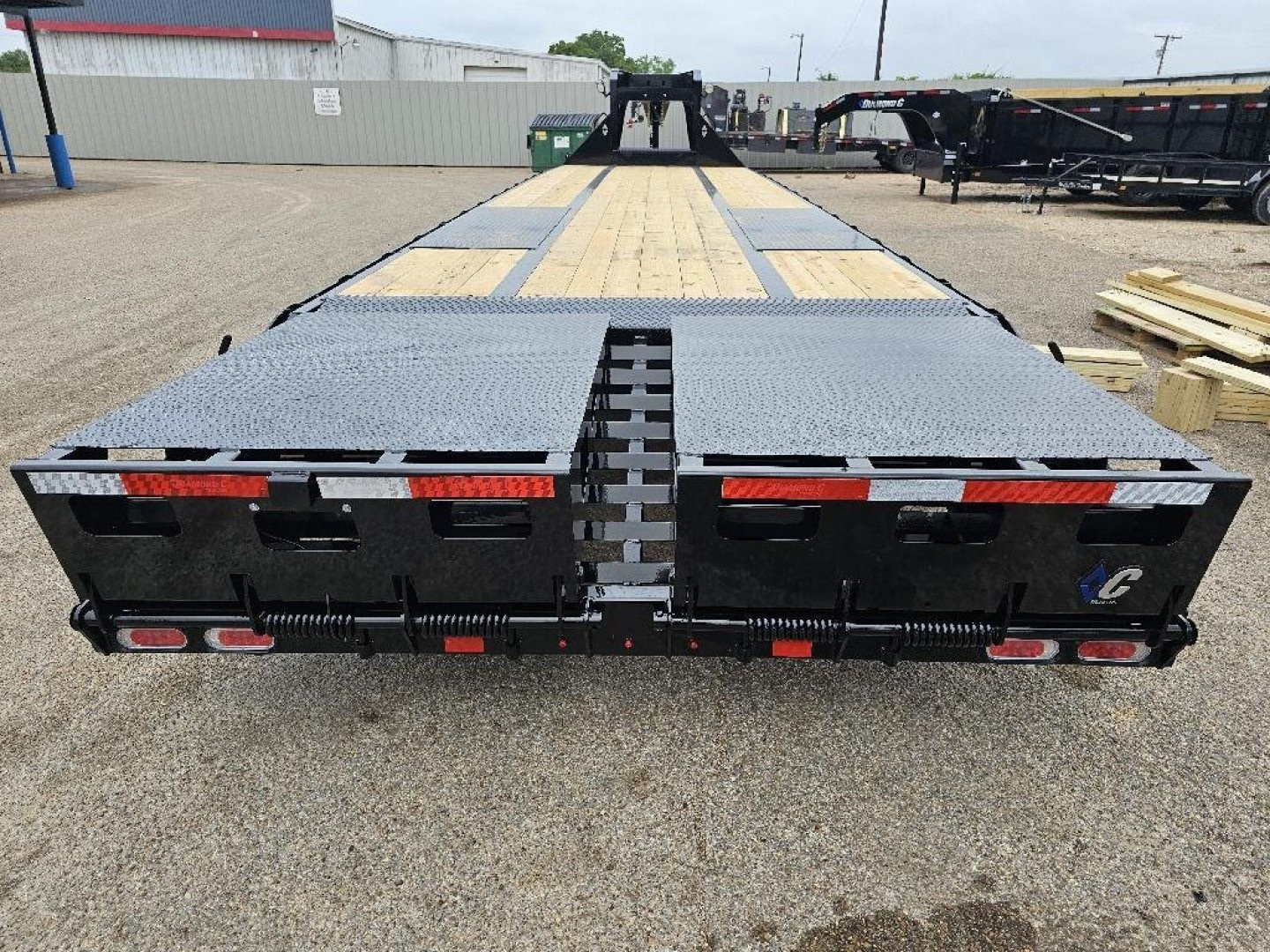 New 2024 DIAMOND C FMAX210 35X102 MR