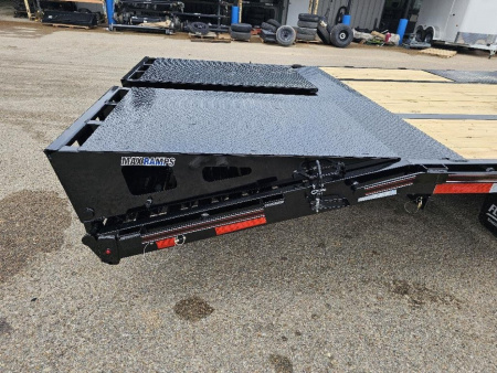 New 2024 DIAMOND C FMAX210 35X102 MR