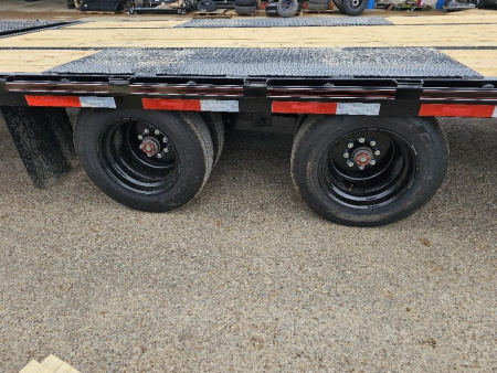 New 2024 DIAMOND C FMAX210 35X102 MR