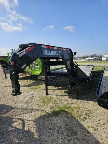 New 2024 DIAMOND C FMAX216 102X32XDR