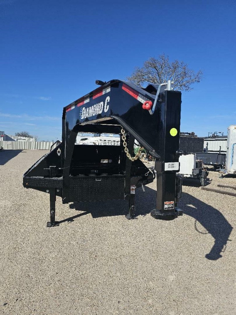 New 2024 DIAMOND C FMAX210 35X102 MR