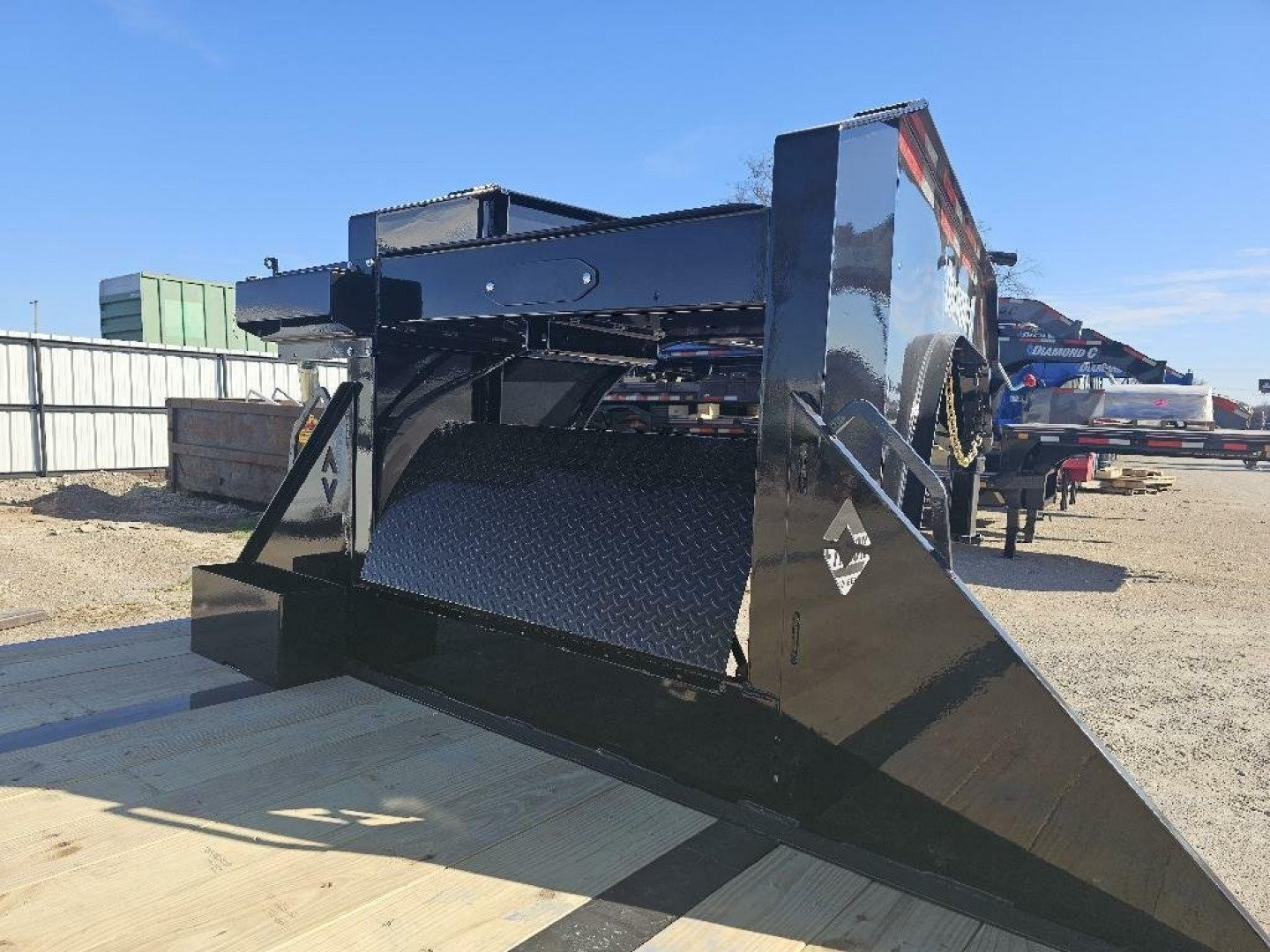 New 2024 DIAMOND C FMAX210 35X102 MR