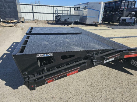 New 2024 DIAMOND C FMAX210 35X102 MR