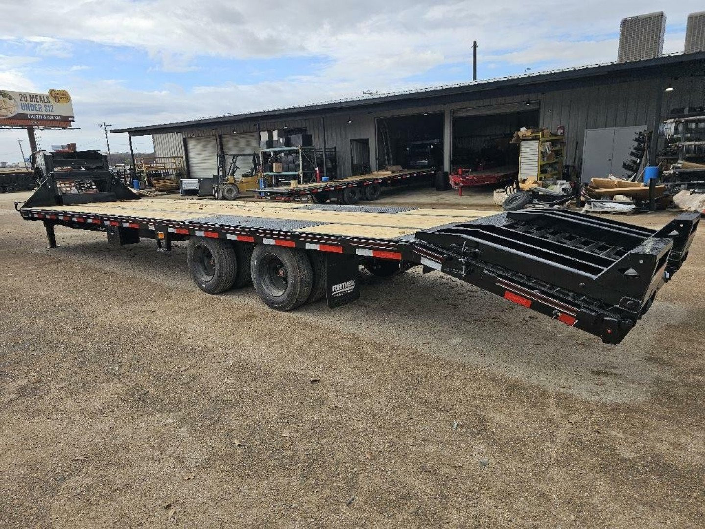 New 2024 DIAMOND C FMAX216 102X35 XDR