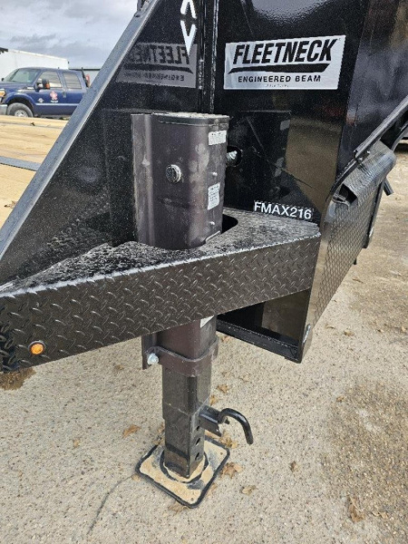 New 2024 DIAMOND C FMAX216 102X35 XDR