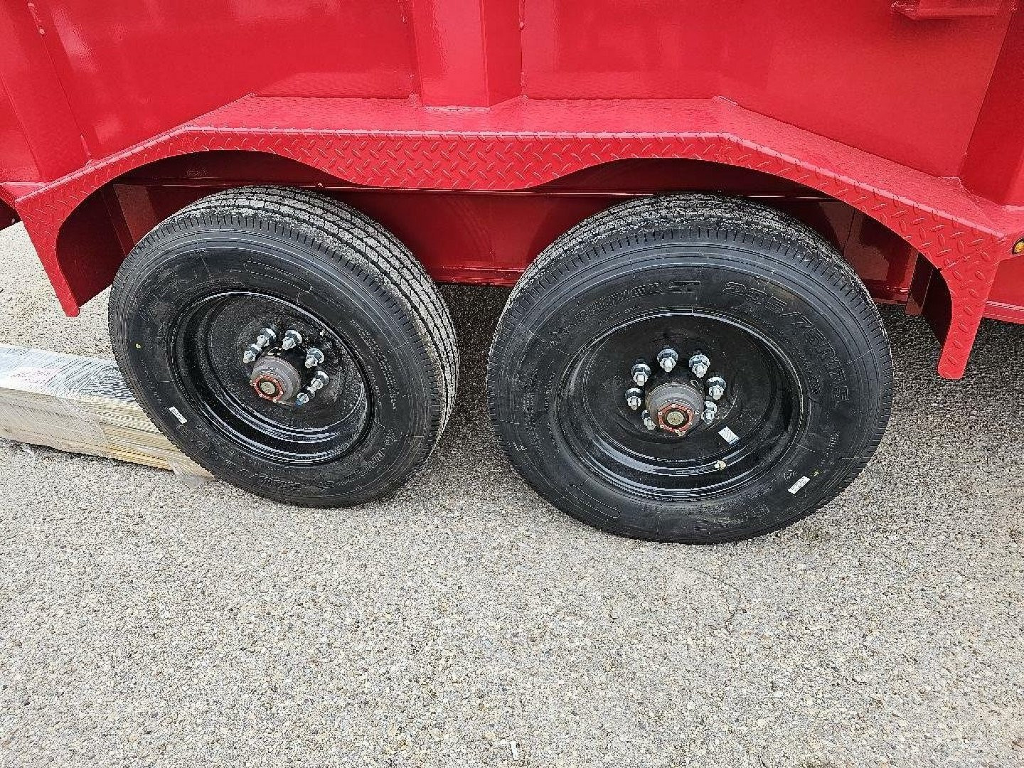 New 2024 DIAMOND C LPT210 14X82 GN