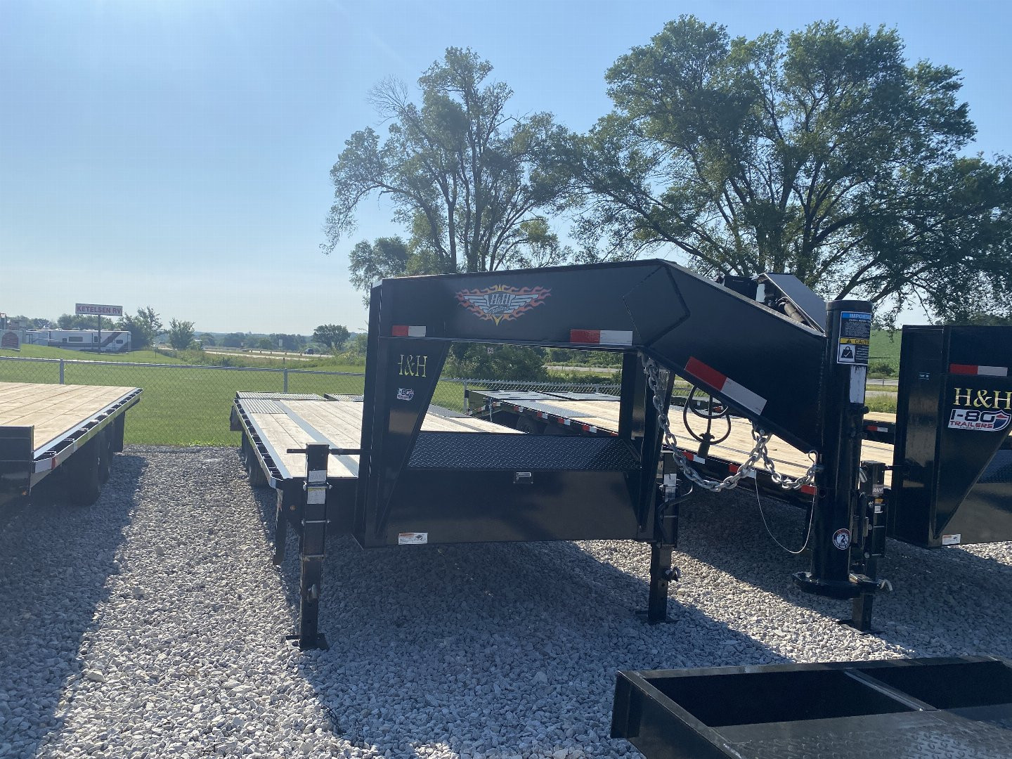 Used 2025 H&H Trailers 102"x20'+5' 16k Low Profile Dovetail Super Deluxe Ramps Gooseneck Flatbed Deckover Trailer