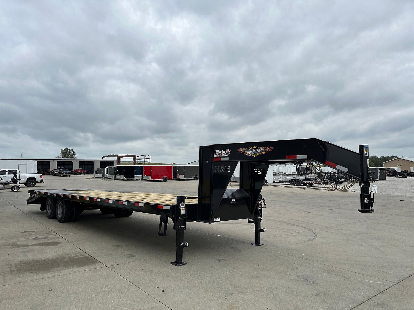 New 2025 H&H 102 x25'+5' 25.9K Heavy Duty Low Profile Dovetail Super Deluxe Ramps Goosneck Deckover Trailer