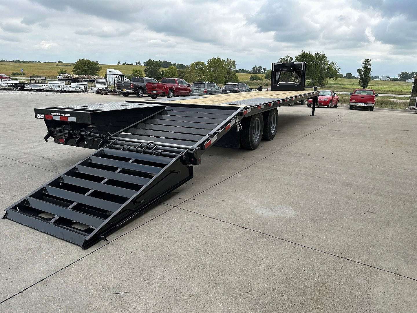 New 2025 H&H 102"x25'+5' 25.9K Heavy Duty Low Profile Dovetail Super Deluxe Ramps Goosneck Deckover Trailer
