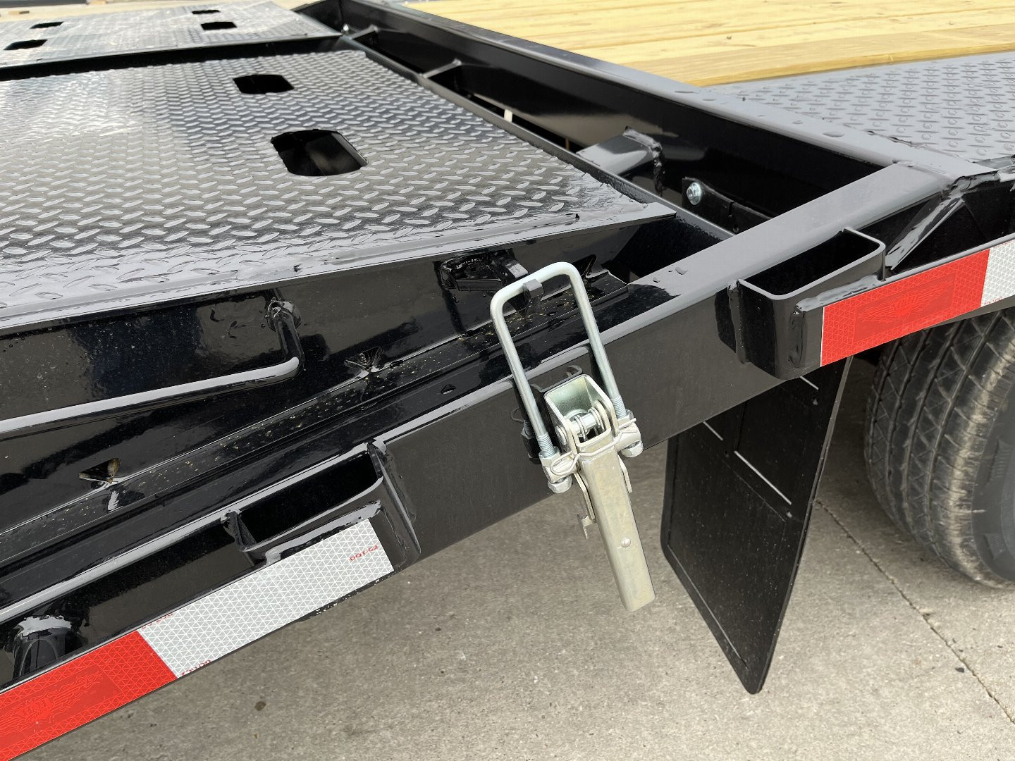 New 2025 H&H Trailers 102"x20'+5' 16k Low Profile Dovetail Super Deluxe Ramps Gooseneck Flatbed Deckover Trailer