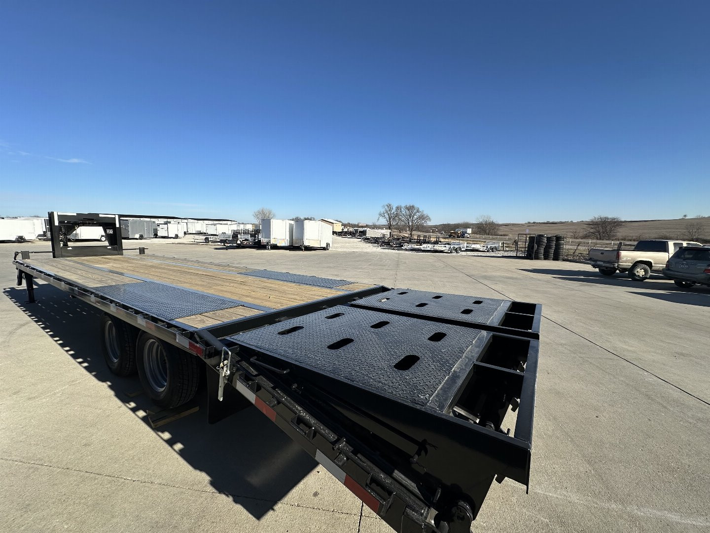 New 2025 H&H Trailers 102"x25'+5' 25.9k Heavy Duty Low Profile Dovetail Super Deluxe Ramps Gooseneck Deckover Flatbed Trailer