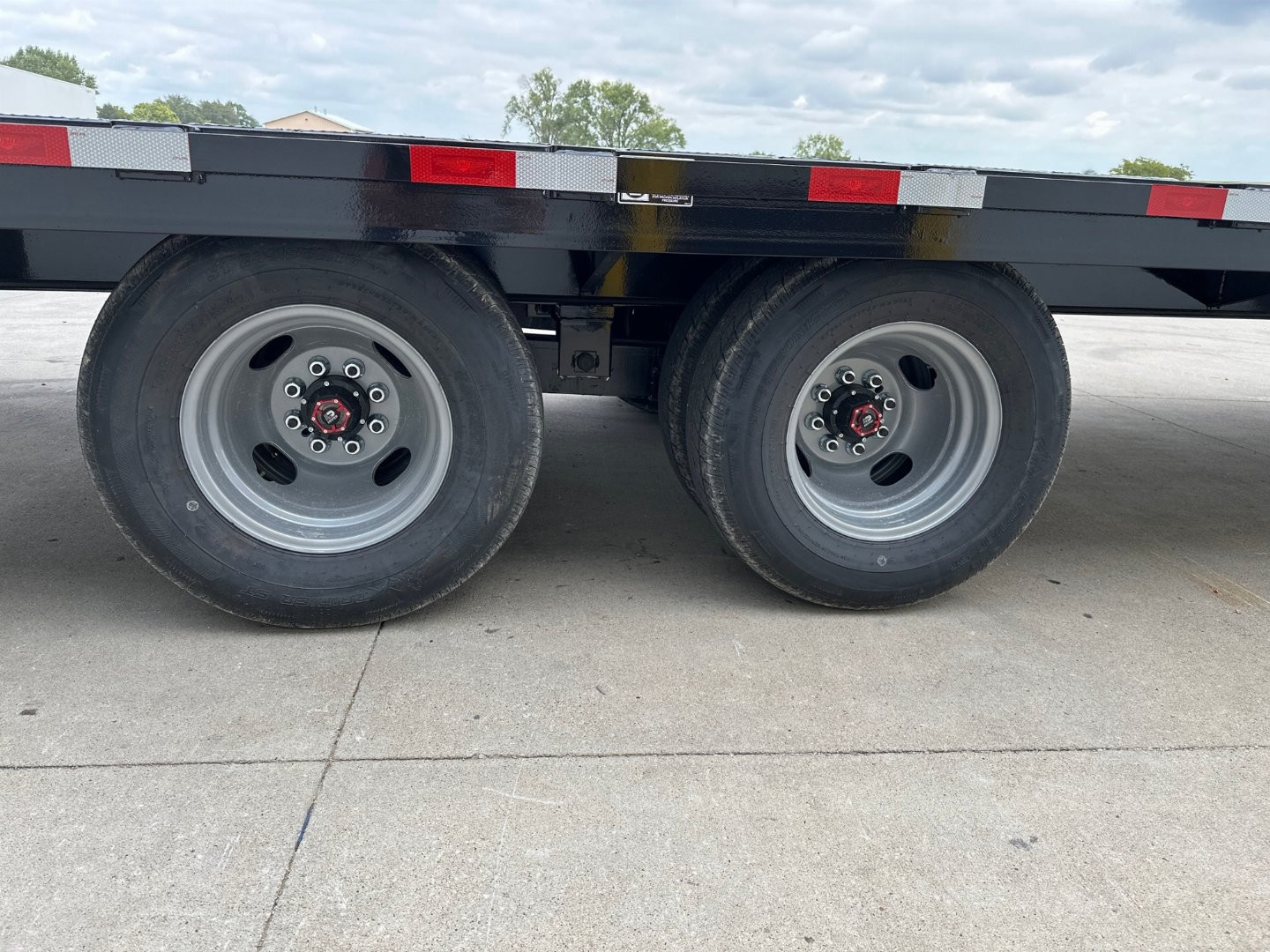 New 2025 H&H Trailers 102"x25'+5' 24K Heavy Duty Low Profile Dovetail Super Deluxe Ramps Gooseneck Deckover Trailer