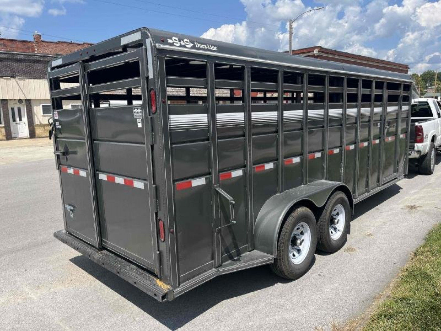 New 2024 SS Duraline Livestock Gooseneck 6'8 x6'6 x20' 14K Center Gate Vents Spare Rubber Bumper Stock / Stock Combo Trailer