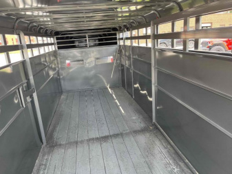 New 2024 SS Duraline Livestock Gooseneck 6'8 x6'6 x20' 14K Center Gate Vents Spare Rubber Bumper Stock / Stock Combo Trailer