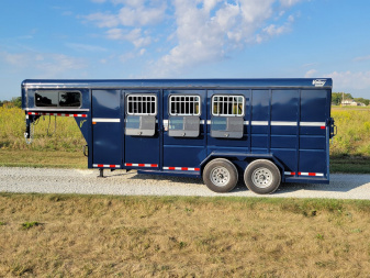 New 2025 Valley Trailers 3920 GN 3-Horse Trailer